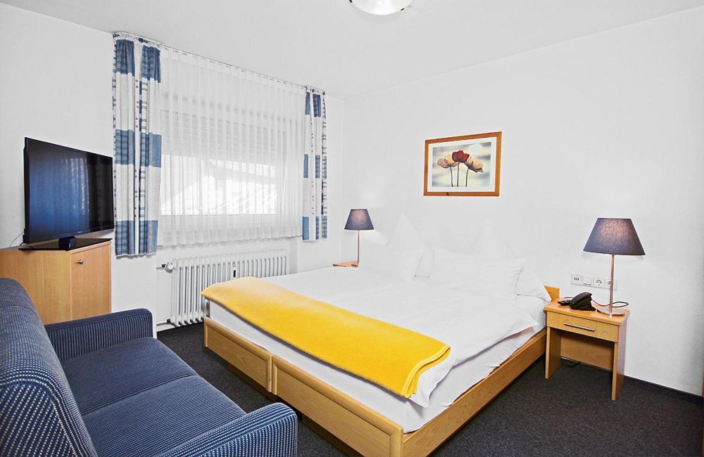 Hotel Lindenkrug Gutersloh Exterior photo