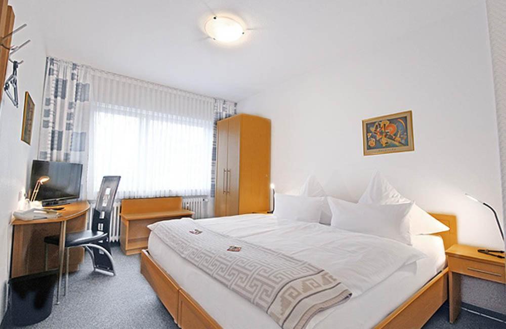 Hotel Lindenkrug Gutersloh Exterior photo