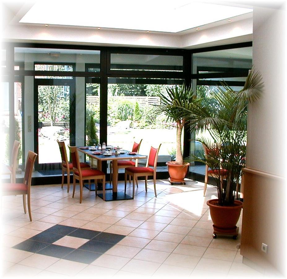 Hotel Lindenkrug Gutersloh Exterior photo